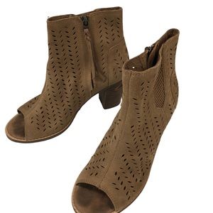 Tom’s Boots Size 6